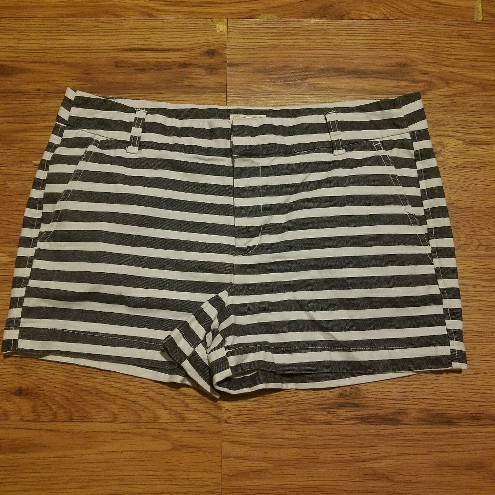 Khakis by Gap adorable shorts sz 8